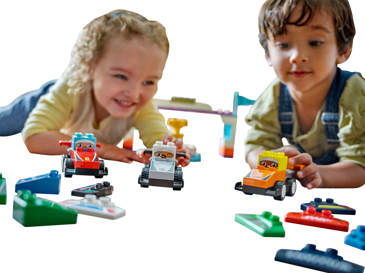 LEGO DUPLO F1 meeskonna võidusõiduautod ja sõitjad 10445L