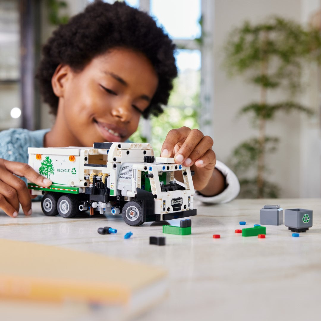LEGO Technic Prügiveoauto Mack Lr Electric 42167L