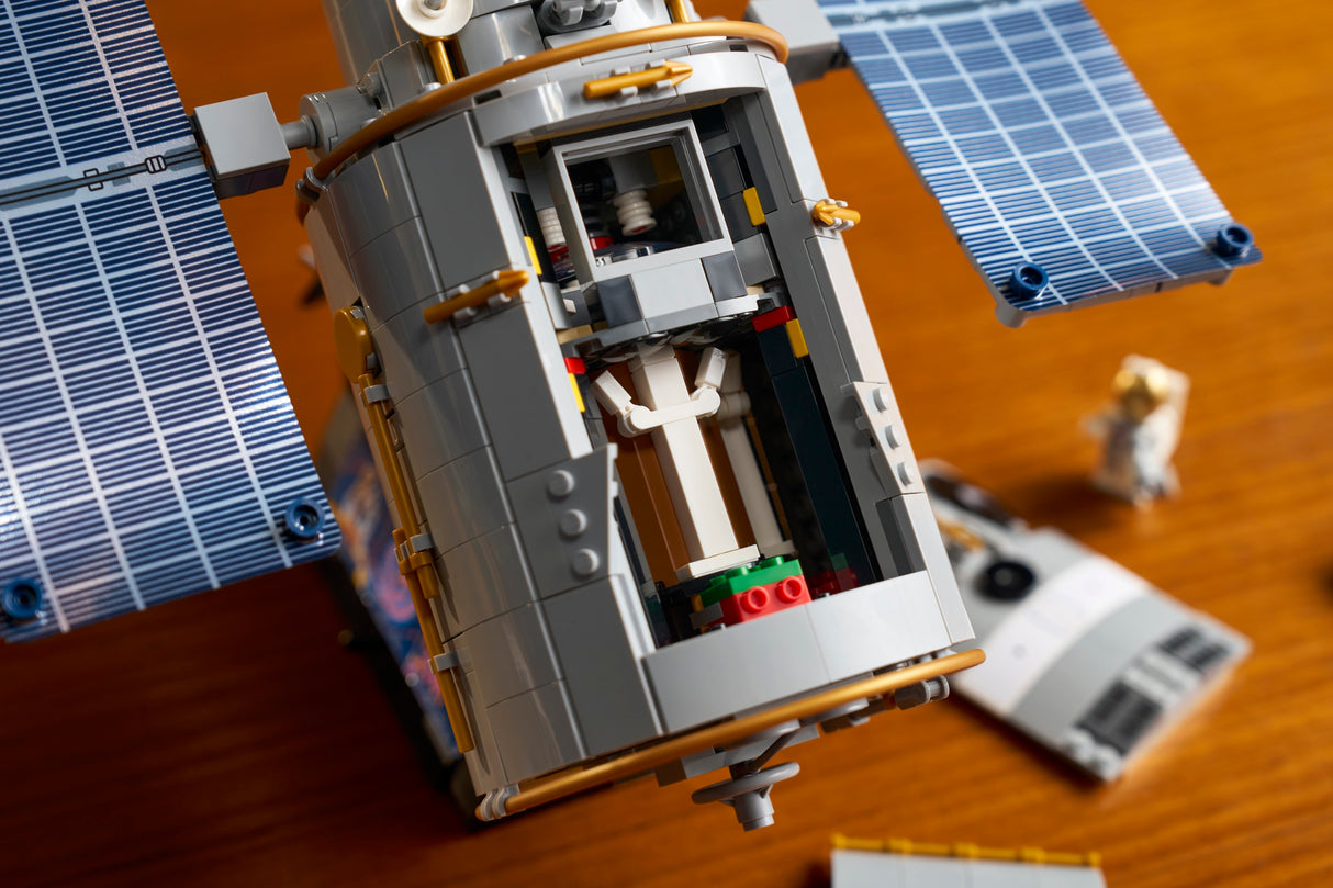 LEGO Icons Hubble’i kosmoseteleskoop 11382L